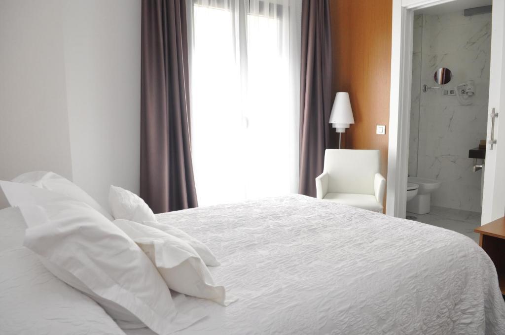 Toral Hotel León Szoba fotó
